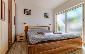2 Schlafzimmer, Reisekinderbett, kostenloses WLAN, Bettwäsche