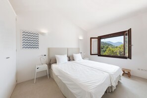 4 chambres, fer et planche à repasser, Wi-Fi, draps fournis