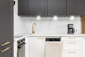 Refrigerador, horno, parrilla de estufa y lavavajillas 