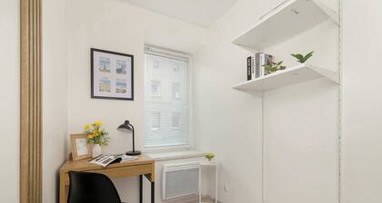 A bright studio | The perfect space for remote working