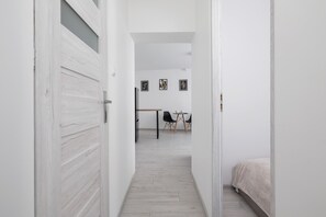 Iron/ironing board, WiFi, bed sheets