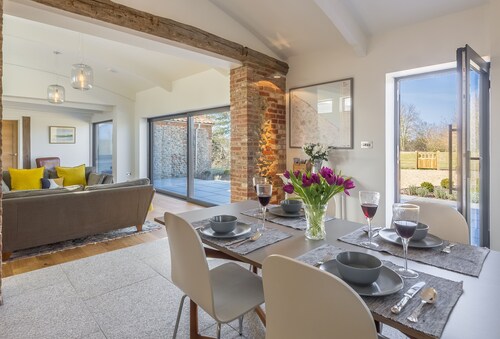 Big Sky Barn - a beautiful barn conversion sleeping 4 guests in 2 bedrooms