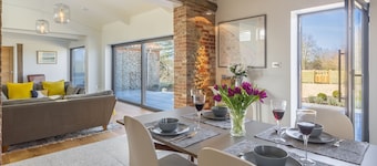 Big Sky Barn - a beautiful barn conversion sleeping 4 guests in 2 bedrooms