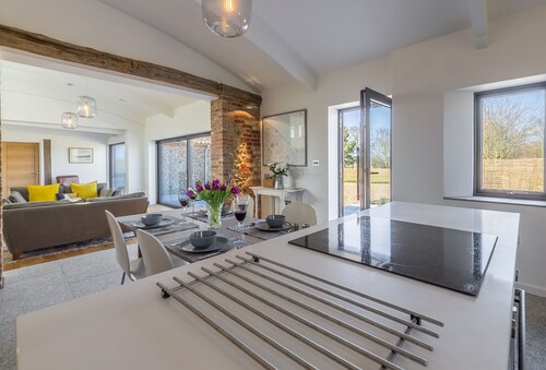 Big Sky Barn - a beautiful barn conversion sleeping 4 guests in 2 bedrooms