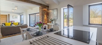 Big Sky Barn - a beautiful barn conversion sleeping 4 guests in 2 bedrooms