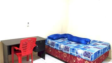 Standard Double Room | Meja, ruang kerja komputer riba, Wi-fi percuma, cadar katil