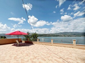 Unclassified image, 3 of 18, button - Vini - Direct by the sea and Free Parking - A3 4 1 (Trogir)