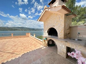 Unclassified image, 5 of 18, button - Vini - Direct by the sea and Free Parking - A3 4 1 (Trogir)