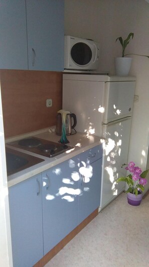 Apartment, Smoking - Vini - Direct by the sea and Free Parking - A3 4 1 (Trogir)