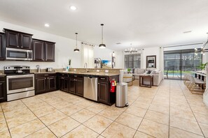 Fridge, microwave, oven, stovetop - 9BR Family Villa | Pool + Castle Room + Near Disney (Davenport)