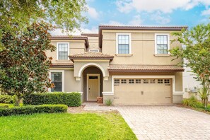 Exterior - 9BR Family Villa | Pool + Castle Room + Near Disney (Davenport)