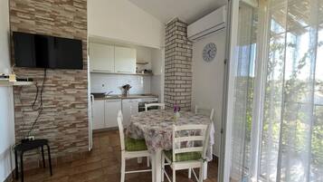 Apartment, Smoking | 3 bedrooms