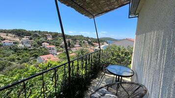 Apartment, Smoking | 3 bedrooms