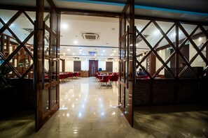 Restaurant - Hotel The Pearl (Pindra)