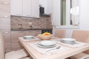 Room - Apartments Ivan - With Jacuzzi (Sibenik)