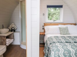 1 bedroom, individually decorated, individually furnished, free WiFi