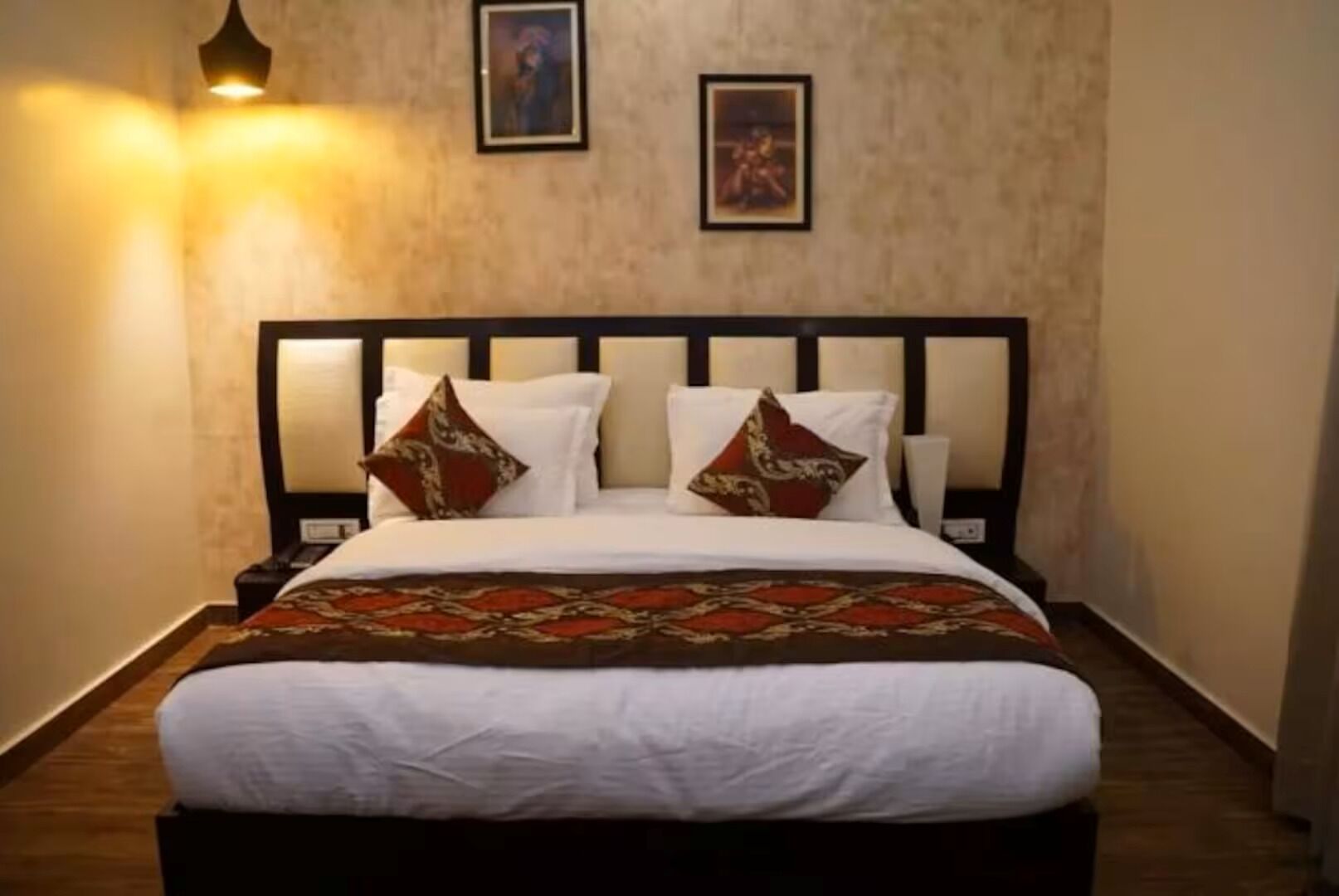 Premium bedding, down duvets, desk, free WiFi