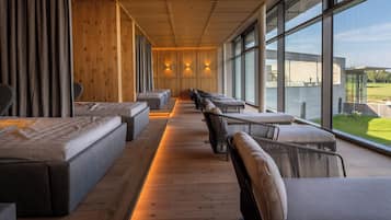Sauna, tina de hidromasaje y baño de vapor