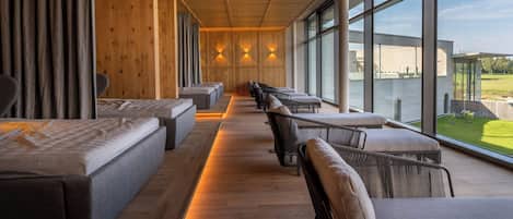 Sauna, tina de hidromasaje y baño de vapor