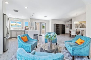 Interior - Hercules House- Four Bedroom Home (Palm Springs)