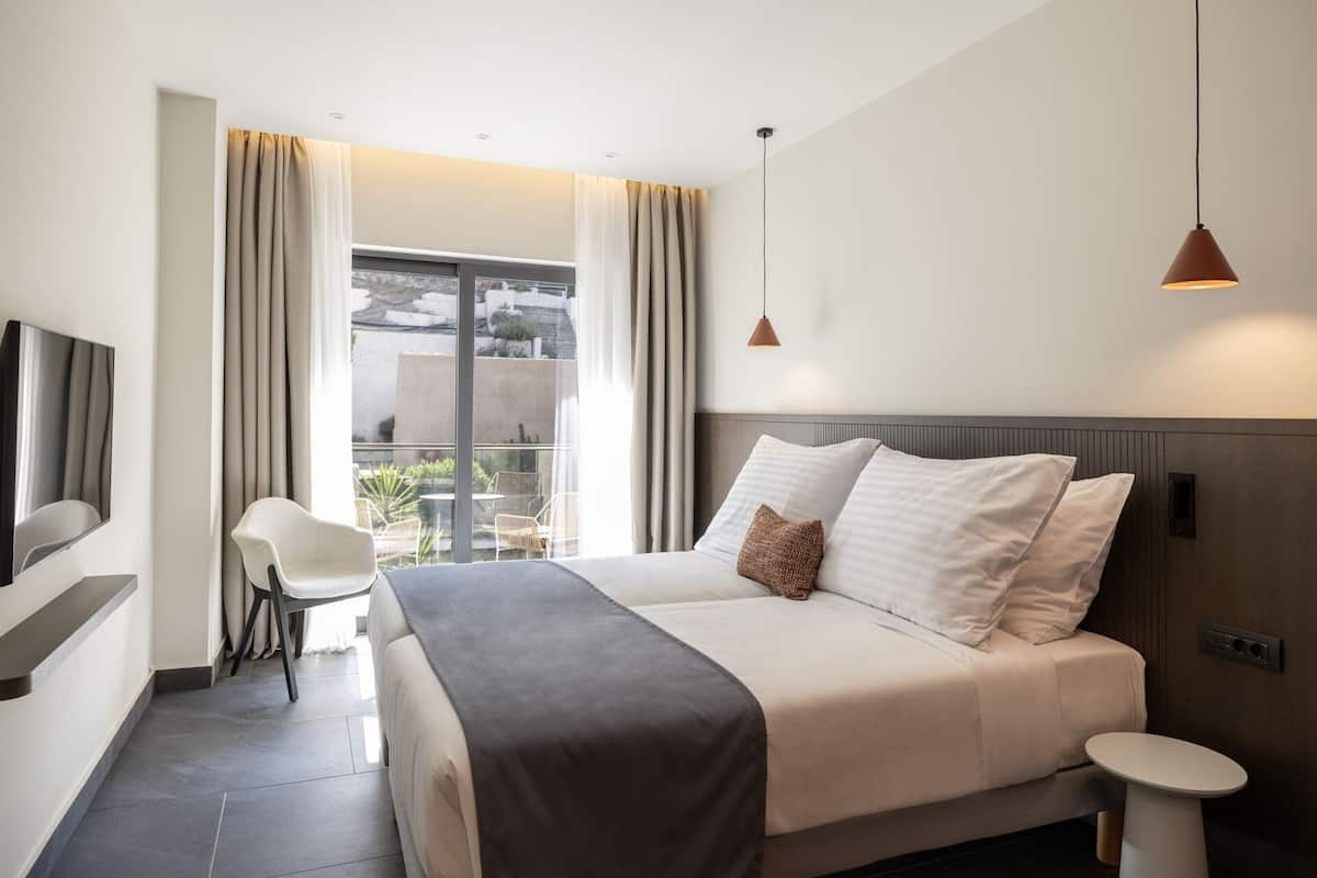 Ropa de cama de alta calidad y minibar