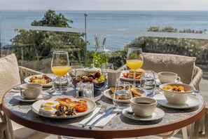Free daily buffet breakfast - Valmar Corfu (Corfu)
