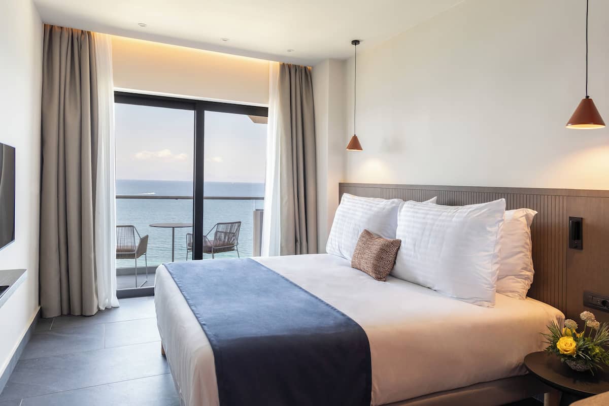 Double Room Front Sea View | 고급 침구, 미니바, 객실 내 금고, 책상