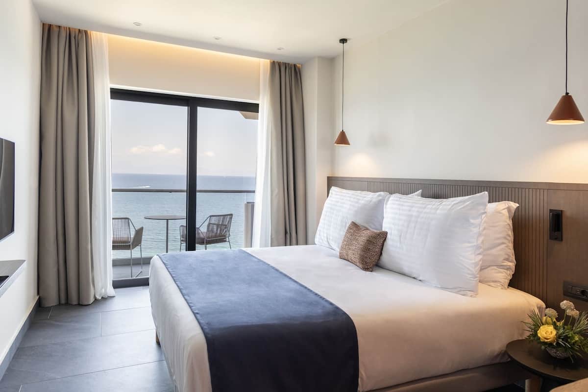 Ropa de cama de alta calidad y minibar