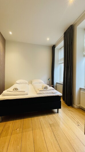 4 bedrooms, iron/ironing board, travel crib, free WiFi