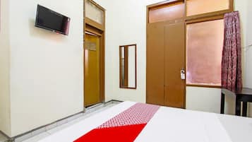Standard Double Room | Desk, laptop workspace, free WiFi, bed sheets