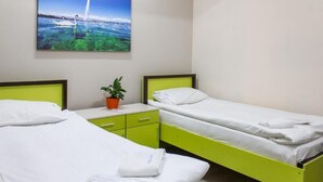 Laptop workspace, blackout curtains, free WiFi - Compass Hostel (Bishkek)