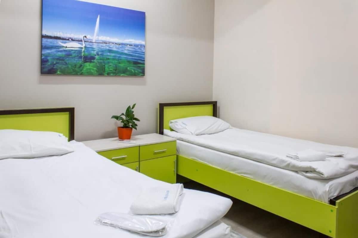 Standard Twin Room, Shared Bathroom | Laptop workspace, blackout drapes, WiFi (free)