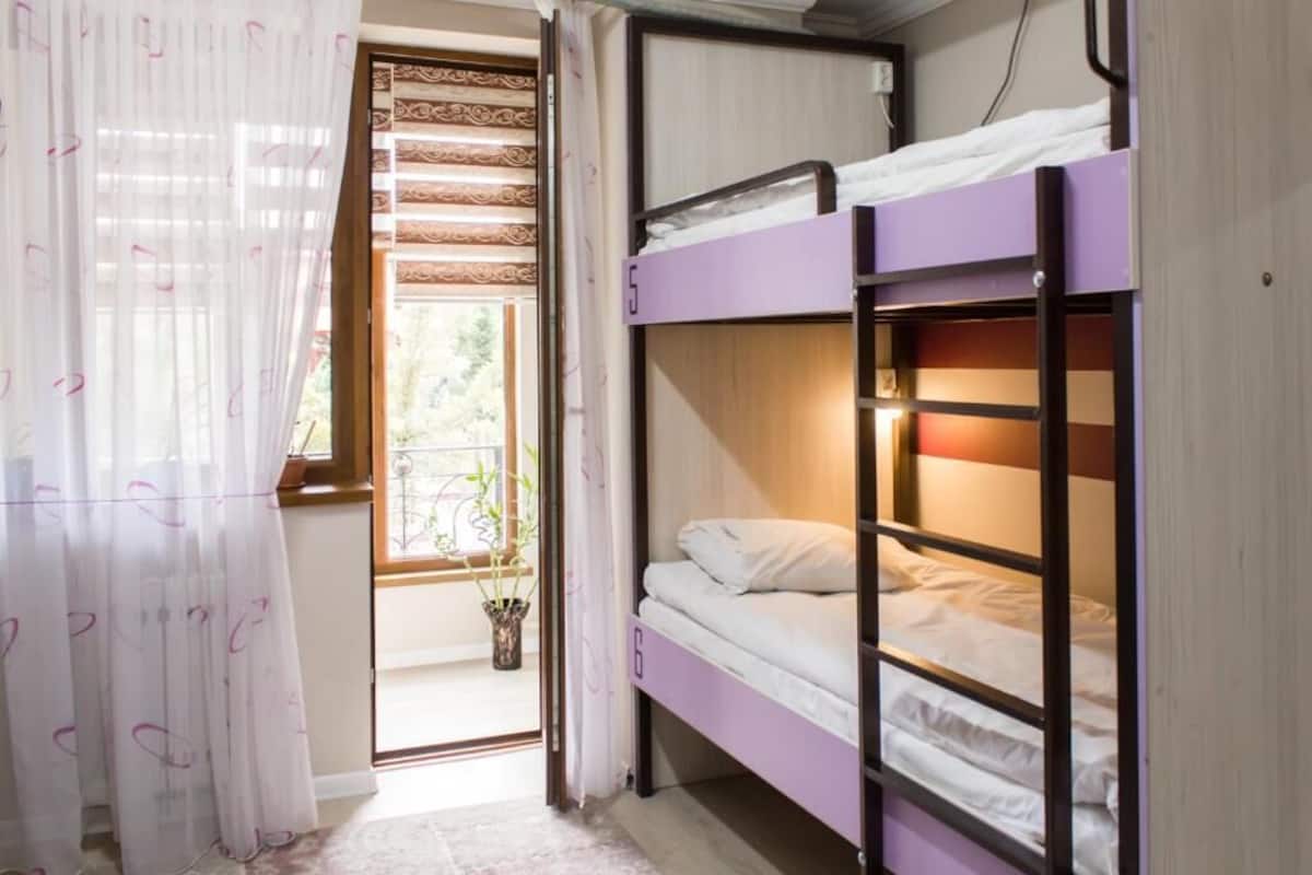Dormitorio condiviso Standard, per sole donne | Postazione laptop, tende oscuranti, Wi-Fi gratuito