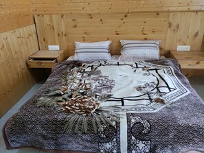 4 bedrooms, WiFi, bed sheets