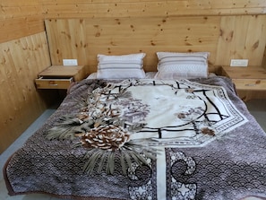 4 bedrooms, WiFi, bed sheets