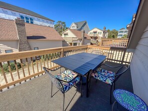 Outdoor dining - PET FRIENDLY HOME 150 steps to beach. 3 bdr 2 baths. Great getaway! (North Myrtle Beach)
