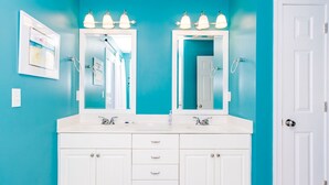 Bathroom - Sol Mate - 5BR 2nd Row Home with Ocean Views, Pool, Hot Tub & Pet Friendly! (North Topsail Beach)