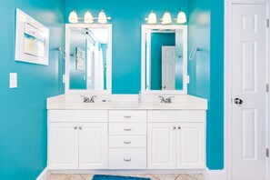 Bathroom - Sol Mate - 5BR 2nd Row Home with Ocean Views, Pool, Hot Tub & Pet Friendly! (North Topsail Beach)