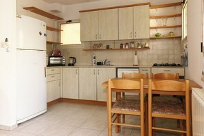 Private kitchen - HEART OF JERUSALEM APARTMENT, WIFI , 2 BEDROOMS SLEEP 6+ people
with parking. (Jerusalem)