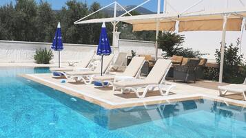 Piscine extérieure (ouverte en saison)