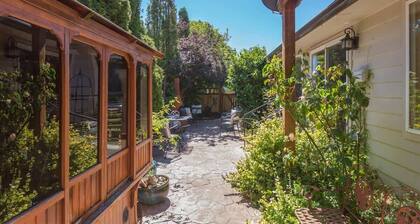 Wild Rose #2 Spacious Apartment in Central Area