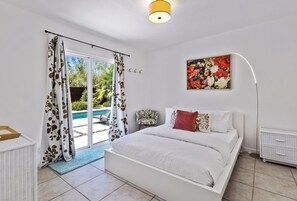 2 bedrooms, iron/ironing board, Internet, bed sheets
