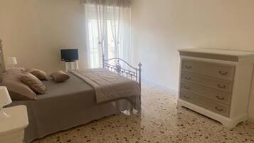 2 Schlafzimmer, Bügeleisen/Bügelbrett, Bettwäsche