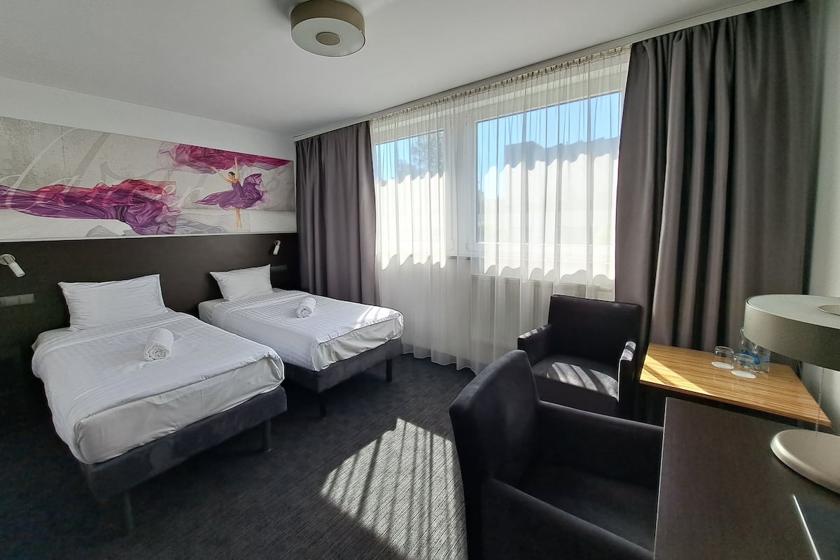Standard Twin Room | Desk, soundproofing, free WiFi, bed sheets