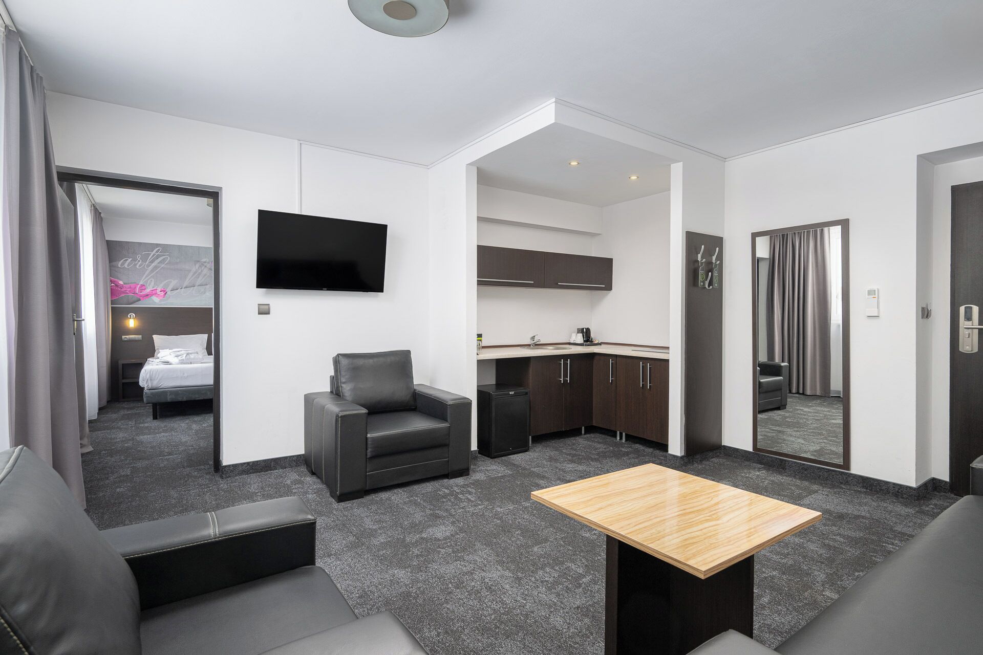 Junior Studio Suite | Living area | 30-inch flat-screen TV with cable channels