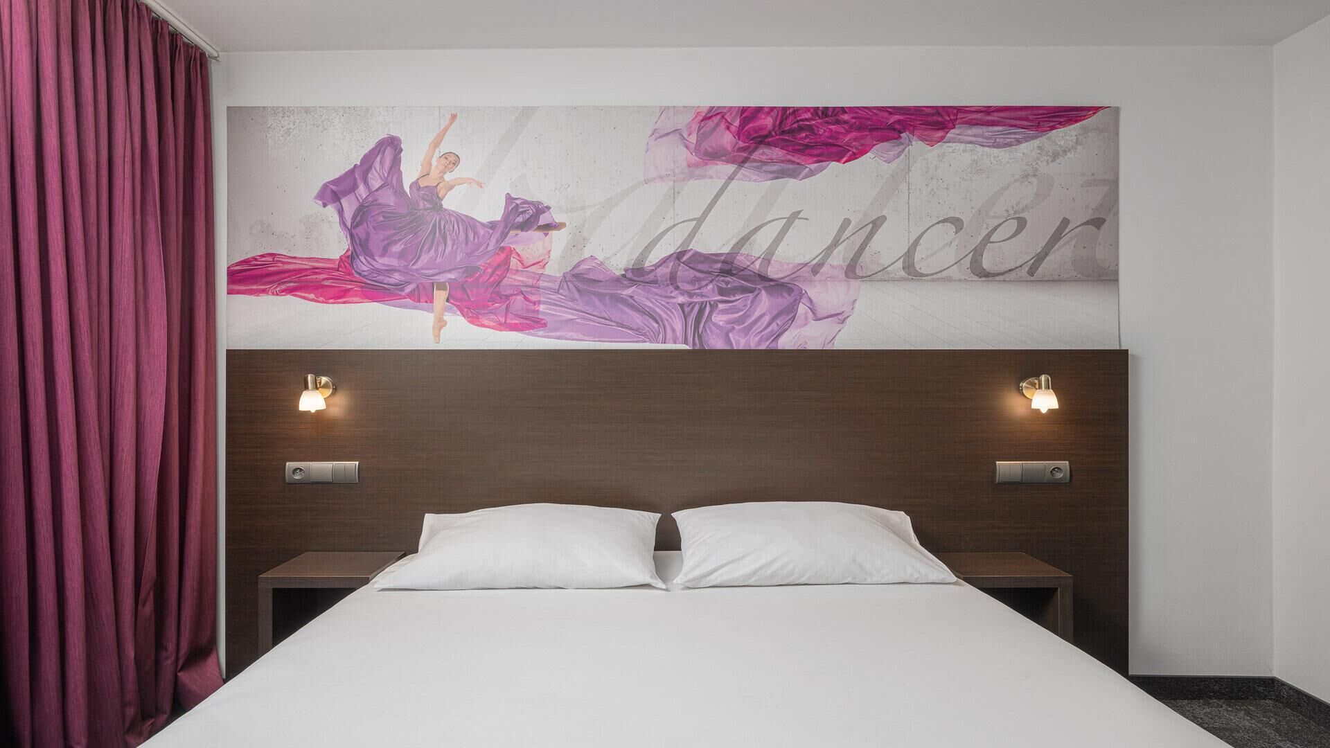 Escritorio, sistema de insonorización, wifi gratis y ropa de cama 