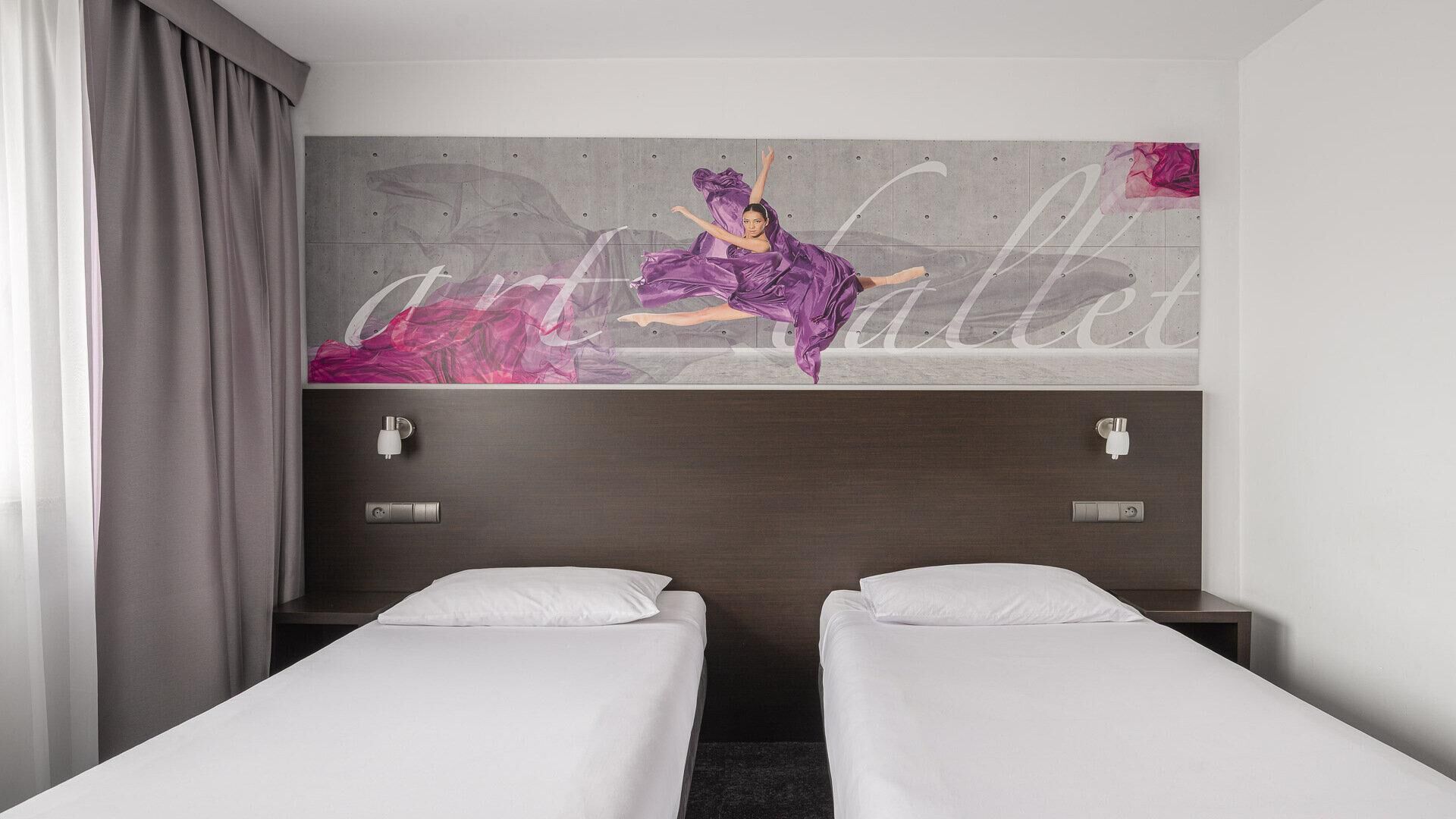 Escritorio, sistema de insonorización, wifi gratis y ropa de cama 