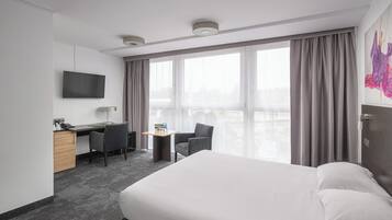 Premium Double Room | Desk, soundproofing, free WiFi, bed sheets