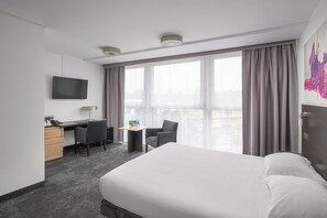 Kahden hengen premium-huone | Työpöytä, äänieristys, ilmainen Wi-Fi, vuodevaatteet