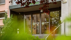 A hotel entrance with glass doors, a staircase, and a sign for B&B Hotels. - B&B HOTEL Bytom (Bytom)